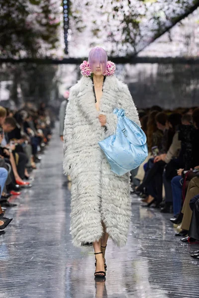 Look 48